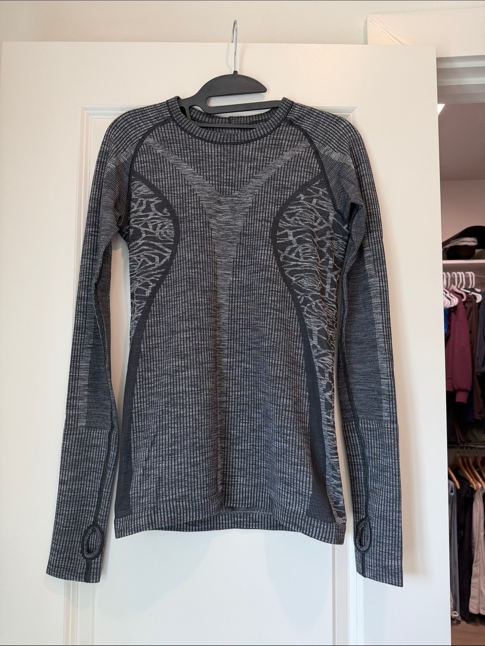 lululemon athletica Women's Long Sleeve Gray Seamless Performance Top
